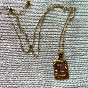 ⭐️B1G1FREE⭐️ Gold “L” Letter pendent